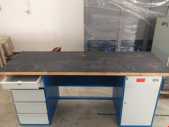 Used Work table double sided 2000 mm with accessories for Sale (Auction Standard) | NetBid Industrial Auctions